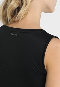 adidas Performance Robe de sport - black