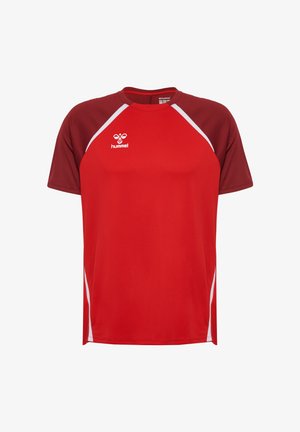 Maglietta sportiva rossa a maniche corte, collo rotondo, con strisce bianche di accento sulle spalle, realizzata in tessuto leggero e strutturato, presenta un logo.