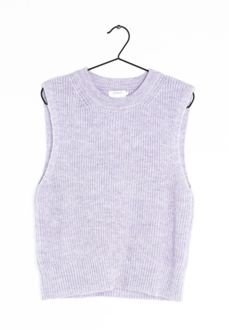 Gilet de pull sans manches en tricot violet clair avec bords côtelés, accroché à un cintre noir sur fond blanc.