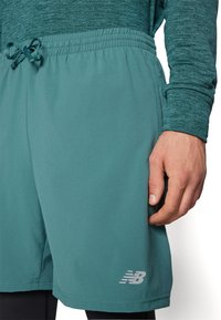 New Balance ESSENTIALS SHORT - Spordišortsid - new spruce