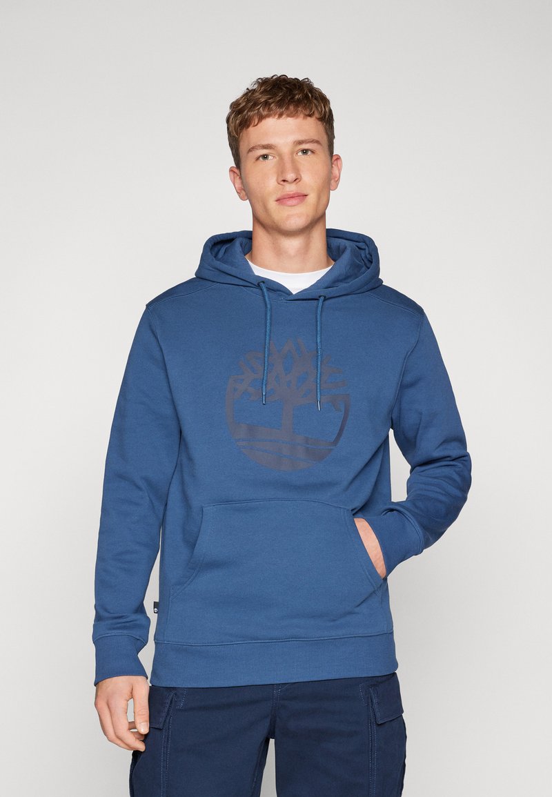 Timberland KENNEBEC RIVER TREE LOGO  - Jersey con capucha - denim/dark saphire