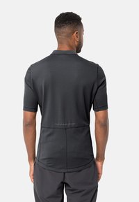 Polo shirt nero a maniche corte in tessuto strutturato, con un sottile ventaglio sul retro e un orlo curvo per un miglior fit e comfort.