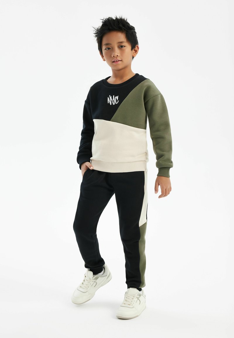 Minoti Set MINOTI CREW JOGGERS SET - Tracksuit - black - Zalando