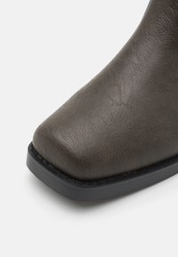 Koi Footwear Botki kowbojki i motocyklowe