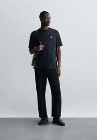 Maison Kitsuné FOX HEAD COMFORT TEE - Camiseta básica - black