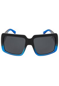 Aurinkolasit paksulla mustalla kehyksellä, sinisillä gradienttivarsilla ja tummilla linsseillä. Neliömäinen muoto, jossa on sileä pintatekstuuri ja hieno kiilto.