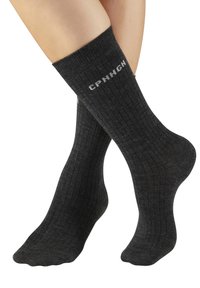 Dunkelgraue gerippte Socken mit weicher Textur, die am oberen Bund den weißen Text "CR" tragen. Knöchellang mit enger Passform.