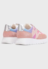Wonders Pink Odisei Sneaker