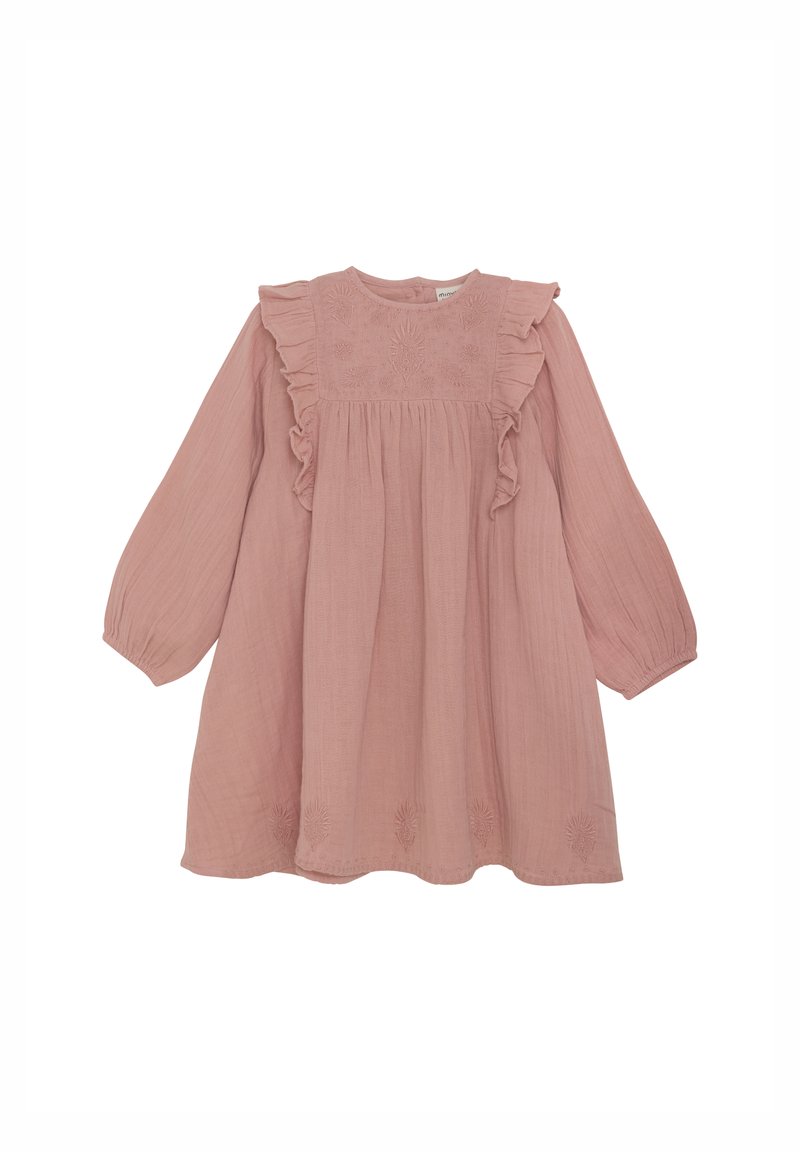 Rosa Musselin-Kleid mit Rundhalsausschnitt, Rüschensämlen und einem bestickten Oberteil mit floralem Motiv. Fließende, knielange Silhouette.