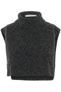 Pull en tricot gris avec un col montant, sans manches, et une finition douce et texturée. Présente une coupe décontractée et une étiquette de marque subtile.