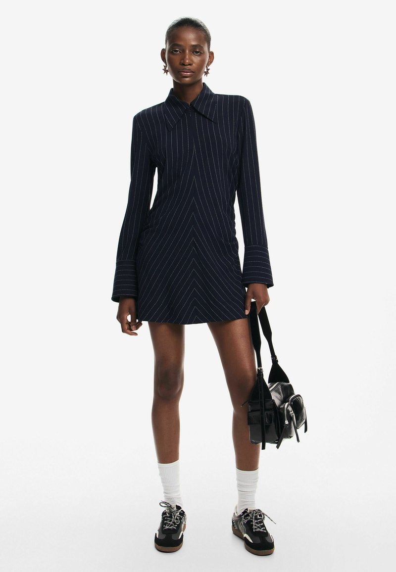Robe Desigual Bleu/noir/rouge En Velours - Taille 42 - Occasion En Parfait état