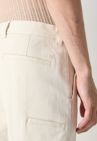 BOSS PERIN - Chino hlače - open white