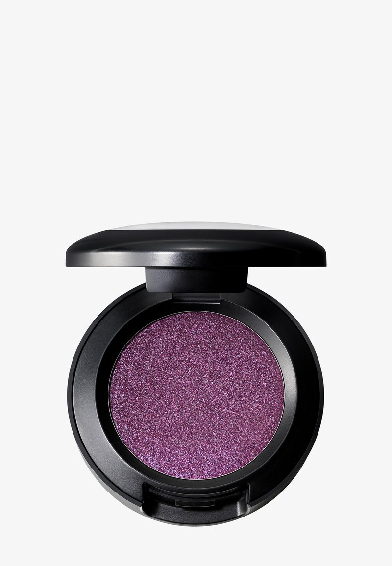 Ronde paarse glitteroogschaduw in een compact met een zwarte deksel. Gladde textuur, glanzende afwerking en rijke pigmentatie.