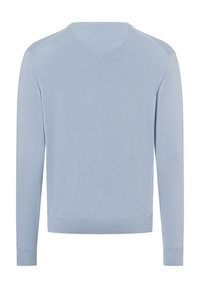 Maglione lavorato a maglia azzurro chiaro con maniche lunghe, scollatura rotonda e polsini e orlo a coste. Texture liscia senza motivi o accenti visibili.