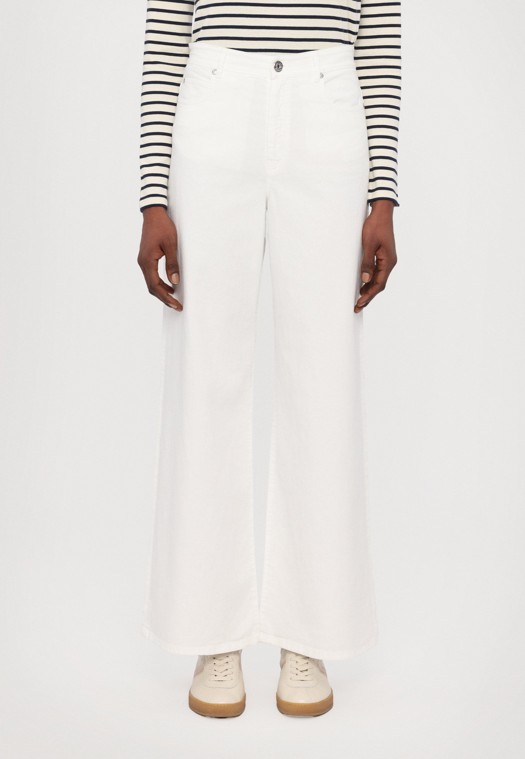 WEEKEND MaxMara MEDINA - Relaxed fit jeans - white - Zalando