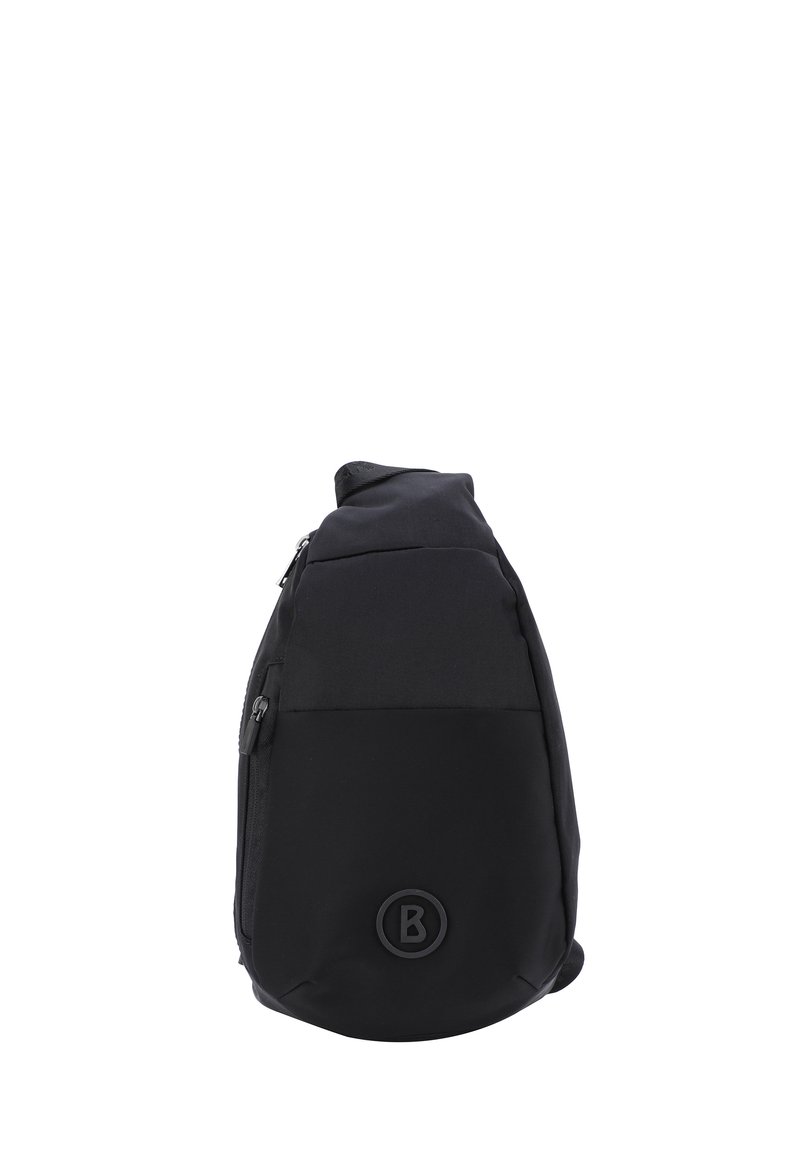 Zaino a tracolla nero realizzato in tessuto resistente, con forma arrotondata, pannello frontale testurizzato, zip laterale e un logo circolare sulla parte inferiore.