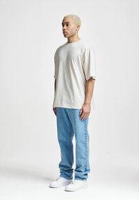 2Y Studios OVERSIZE  - Jednoduché tričko - off white