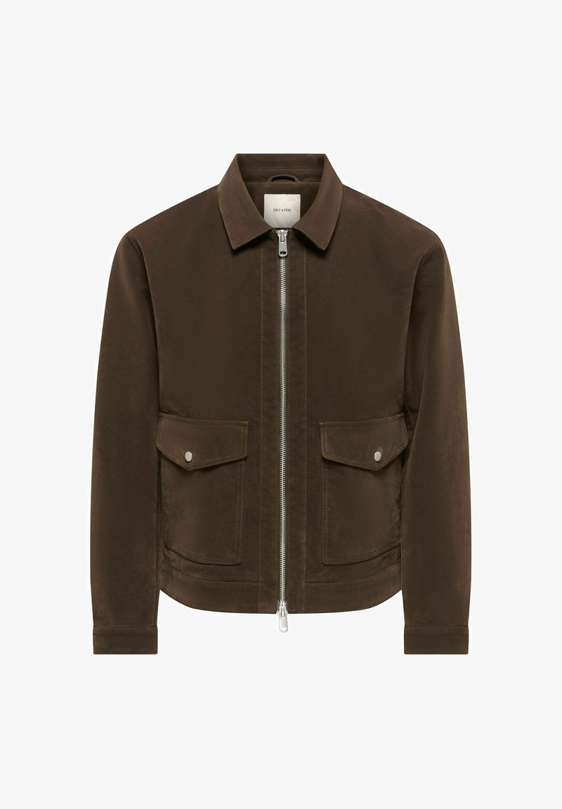 Veste marron zippée avec col pointu et deux poches avant à rabat avec fermeture par boutons.