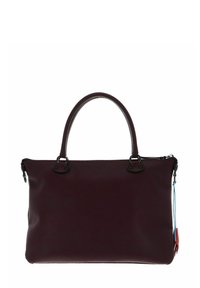 Borsa a mano in pelle bordeaux con una texture liscia, doppi manici, chiusura con zip superiore e accessori neri. Include charm multicolori.