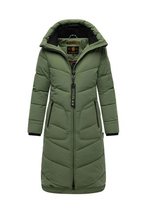 Lange olijfgroene gewatteerde winterjas met capuchon, zwarte rits, zijzakken en Marikoo-logo aan de rits.