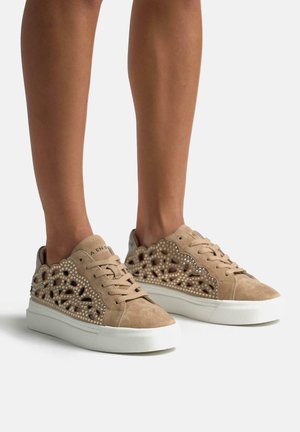 Sneakers laag - marrón claro