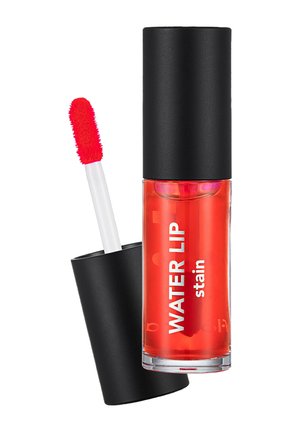 Roter Lippenfarbstift mit schwarzem Deckel und Applikator, der die leuchtend rote Farbe an der Spitze zeigt, beschriftet mit "WATER LIP stain" auf transparentem Behälter.