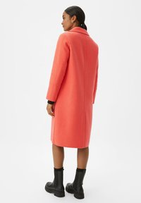 comma casual identity LOOSE FIT AUS DOUBLEFACE - Klassischer Mantel - koralle