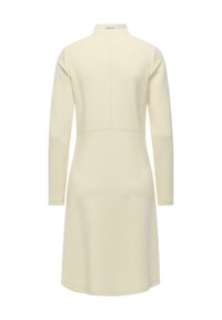Cremfarbene Langarmkleid mit hohem Hals, aus glattem Stoff gefertigt. Verfügt über Nahtdetails auf der Rückseite und einen leicht ausgestellten Saum.