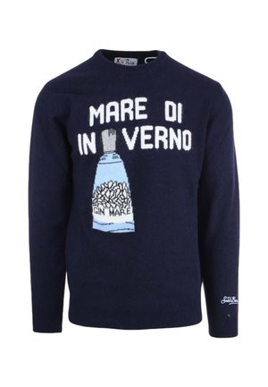 Maglione blu navy con testo bianco "MARE DI INVERNO" e design di una bottiglia blu etichettata "GIN MARE" sul davanti.