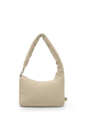 Beige skuldertaske med polstret rem, rektangulær form, lynlåslukning og diskret "Johnny Urban" logo på fronten.