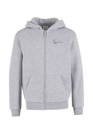 Svetlosivá mikina na zips so zapínaním po celej dĺžke, prednými vreckami, rebrovanými manžetami a lemom, pripevnenou kapucňou a malým čiernym podpisovým logom na hrudi.