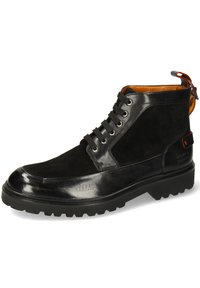 Botín negro con cordones que combina cuero liso y ante, con una suela de goma texturizada, forro naranja y una lengüeta de tirón.