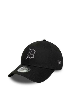 Gorra de béisbol negra ajustable con visera curva y una letra D gris estilizada bordada en el panel frontal.