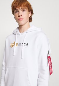 Alpha Industries LABEL - Sudadera - white