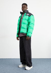 The North Face M LHOTSE JACKET - EU - Dunjacka - optic emerald