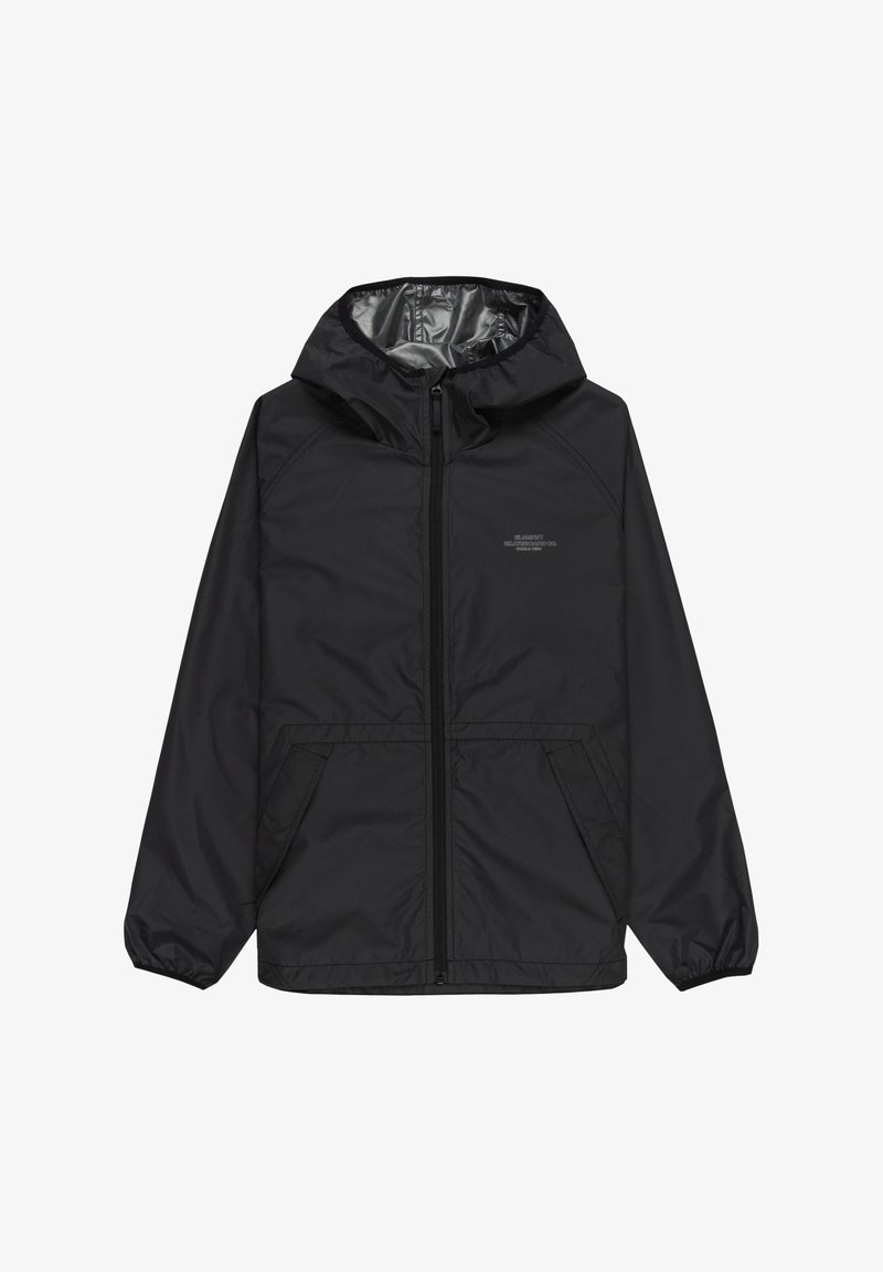 Chaqueta negra ligera con capucha, que presenta un cierre frontal, puños elásticos y dos bolsillos laterales. Textura suave y diseño sencillo.