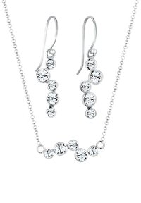 Zilveren sieradenset met hangende oorbellen en een bijpassende ketting met meerdere ronde heldere kristallen in verschillende groottes. Kettingdetail op de ketting.