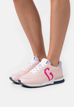 NEW YORK II CTR - Sneakersy niskie