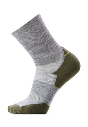 Chaussette mi-mollet gris clair et vert olive avec texture côtelée et zones renforcées au talon et à la pointe, présentée sur fond blanc.