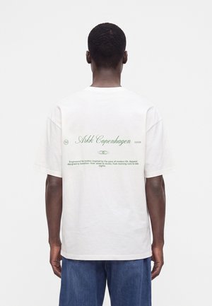 ARKK Copenhagen, SANS SERIF BOXY TEE UNISEX - T-shirts print - off-white