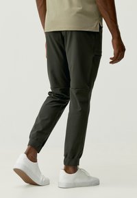 Born Living Yoga TIBER - Treniņtērpa apakšdaļas - verde oscuro