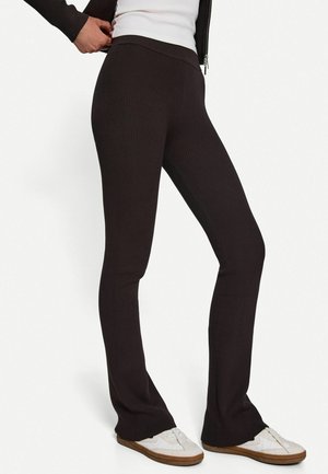 Bershka Hlače - dark brown