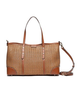 Borsa tote marrone intrecciata con manici in pelle, angoli e tracolla staccabile, forma rettangolare con piedini in metallo sul fondo.