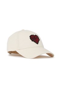 Valge puuvillane baseballi müts, mille esiosas on must ja punane südametäpp. Kumer visor täiustab juhuslikku disaini. Pehme tekstuur.