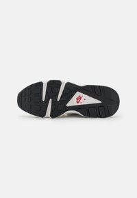 Nike Sportswear AIR HUARACHE - Sapatilhas - summit white/university red/black