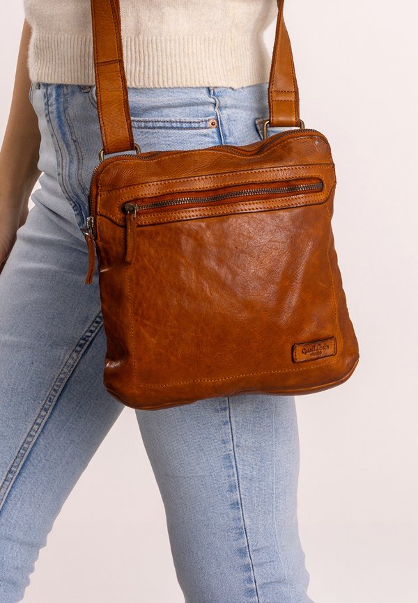 HANNE - Umhängetasche - cognac