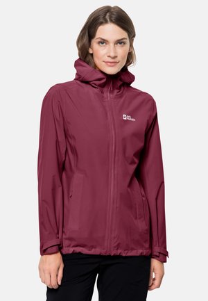Bordeauxrote wasserdichte Jacke mit Kapuze; verfügt über einen Frontreißverschluss und zwei Seitentaschen. Logo auf der oberen linken Seite. Glatte Textur.