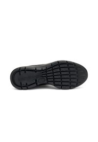 Suela de zapato negra con superficie de goma texturizada. Presenta un patrón en cuadrícula para mayor tracción y una puntera redondeada. Logo de marca notable grabado.