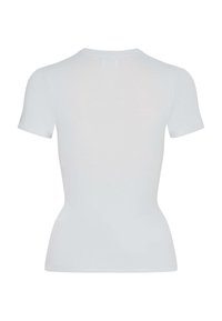 T-shirt aderente a maniche corte di colore bianco semplice, mostrata di schiena su uno sfondo bianco neutro.