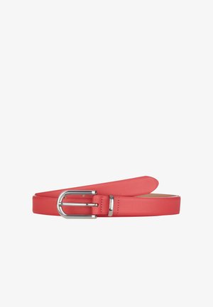 Roter Ledergürtel mit glatter Textur, ausgestattet mit einer silbernen Metallschnalle und einem eleganten Design. Akzente umfassen eine gestickte Kante.
